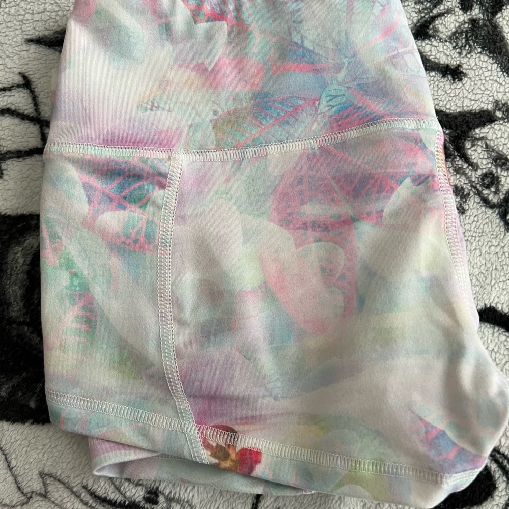 Fleo low rise contour shorts! Great condition.